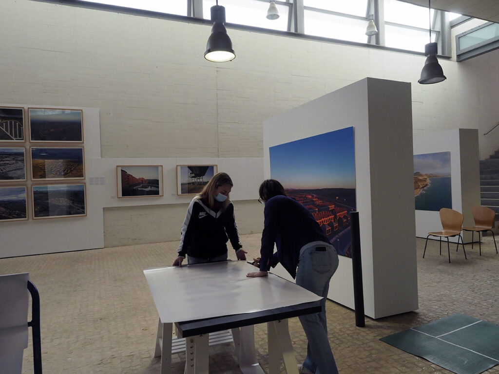 montaje de una impresión de gran formato