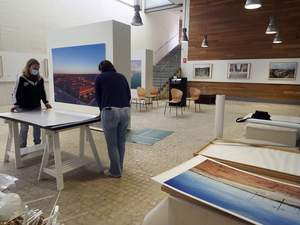 montaje de una impresión de gran formato